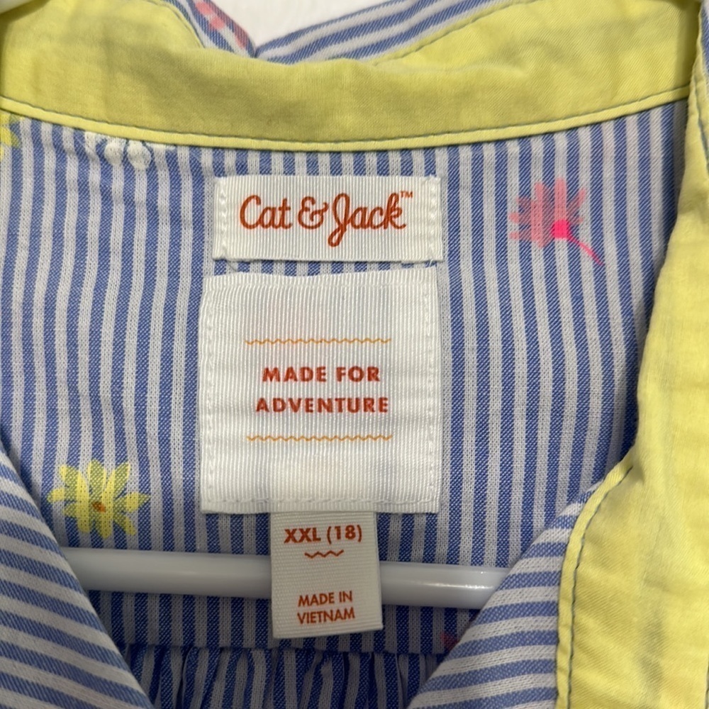 Cat&Jack floral button down shirt​​​​​​ - Picture 2 of 4